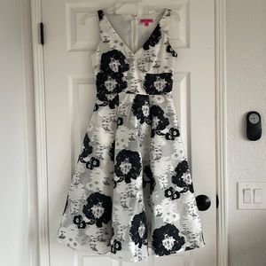 Betsey Johnson black and white fit and flare dress size 0